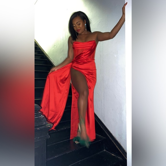 Miss circle evening Gown - Picture 5 of 5